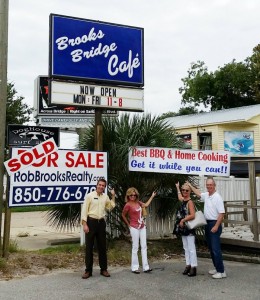 brooks-bridge-bbq-parking-lot