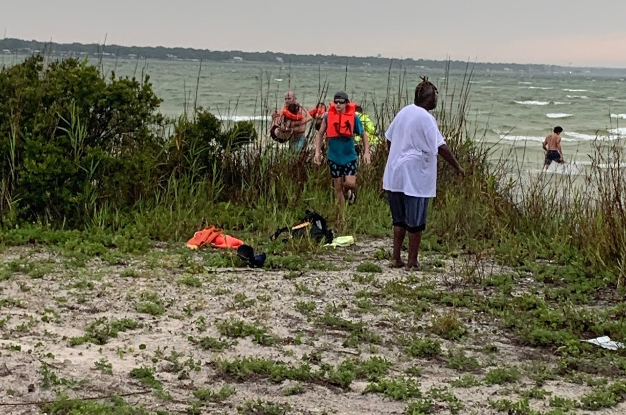 Okaloosa Deputies rescue stranded boaters at Crab Island, vessels ...